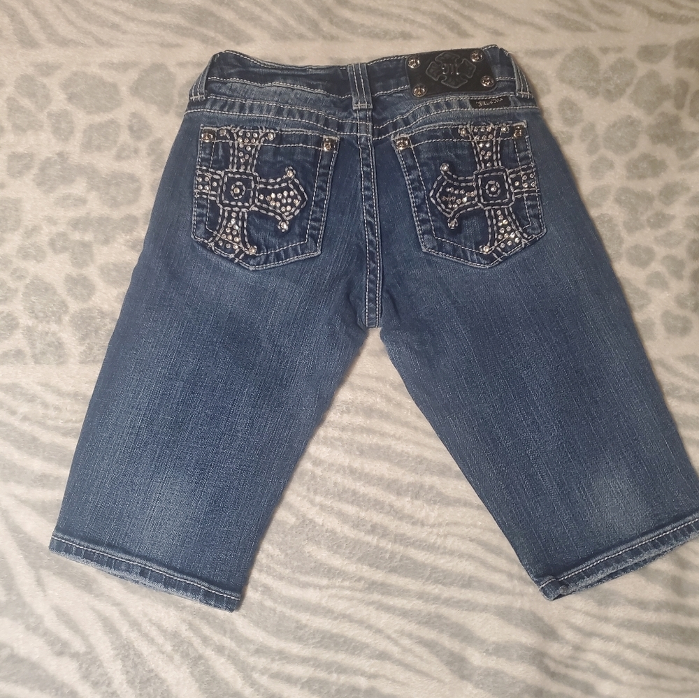 Miss Me Bermuda blue jean shorts sz 27 pre-owned excellent condition..